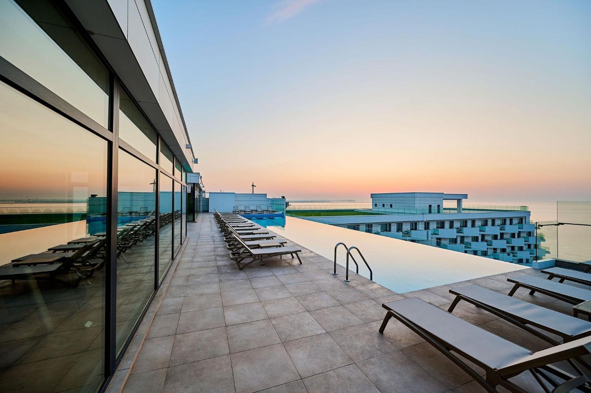Wave N' Sea Apartment In Infinity Beach Resort - Parking Mamaia Exterior foto